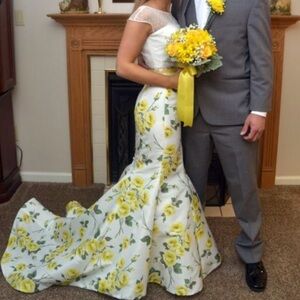 Sherri Hill 2 piece Floral Yellow and white prom gown size 4